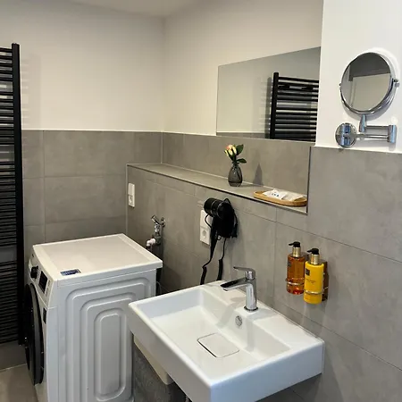 Apartment Gesamte Wohnung, Kueche, Parkplatz, Terrasse *