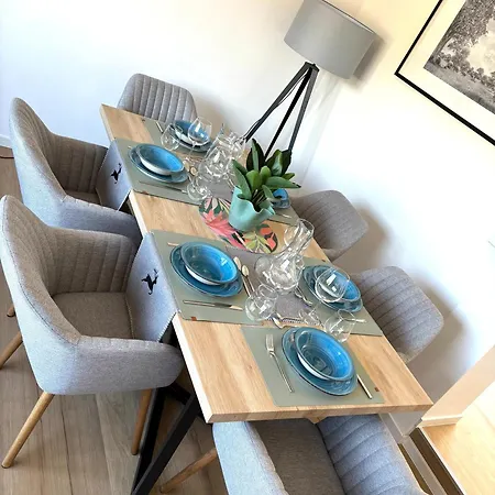 Gesamte Wohnung, Kueche, Parkplatz, Terrasse *