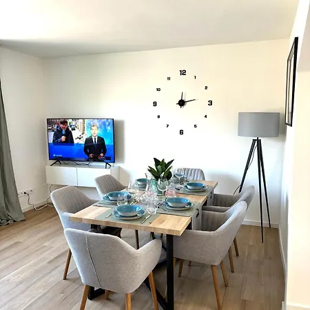 Apartment Gesamte Wohnung, Kueche, Parkplatz, Terrasse